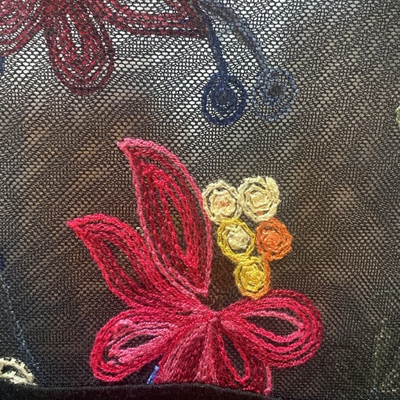 Pretty top! 🌺🪻🌼 - Picture 2 of 3